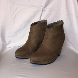Eileen Fisher almond toe ankle boot